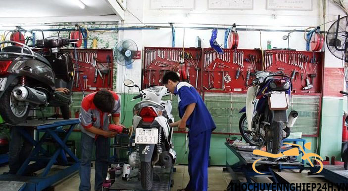Tiệm sửa xe máy Phú Giáo
